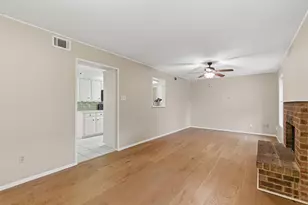2113 Fleur De Lis Ct, Arlington, TX 76012 - Photo 6