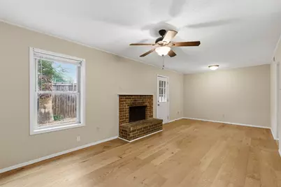 2113 Fleur De Lis Court, Arlington, TX 76012 - Photo 2