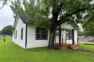 315 S Barry St, Mertens, TX 76666 - Photo 2