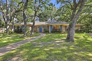 2108 Edgewood Ct, Arlington, TX 76013 - Photo 2