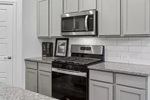 9721 Daisy Mae Ln, Aubrey, TX 76227 - Photo 8