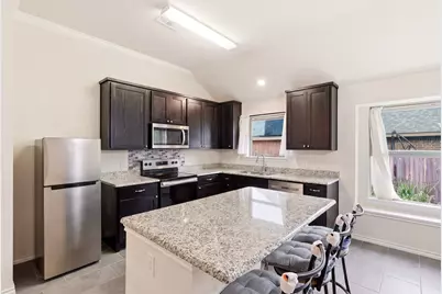 1924 Carrington, Glenn Heights, TX 75154 - Photo 4