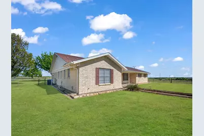 5108 Woodard Avenue, Cleburne, TX 76033 - Photo 4