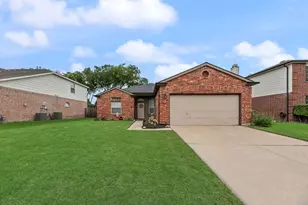 2025 Apple Dr, Little Elm, TX 75068 - Photo 2