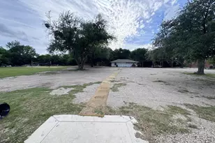 725 Hilltop Cir, DeSoto, TX 75115 - Photo 12