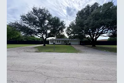 725 Hilltop Circle, DeSoto, TX 75115 - Photo 2