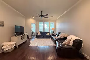 718 E Walcott St, Pilot Point, TX 76258 - Photo 4