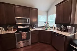 718 E Walcott St, Pilot Point, TX 76258 - Photo 8