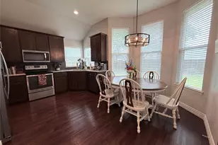 718 E Walcott St, Pilot Point, TX 76258 - Photo 6