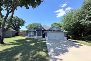 718 E Walcott St, Pilot Point, TX 76258 - Photo 2