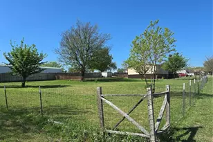 119 Enchanted Lakes Dr, Azle, TX 76020 - Photo 10