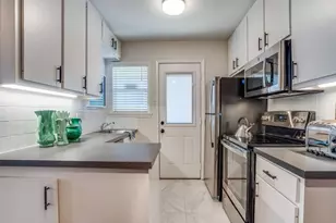 404 N Montreal Ave, Dallas, TX 75208 - Photo 8