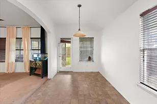 2830 Colt Ln, Dallas, TX 75237 - Photo 8