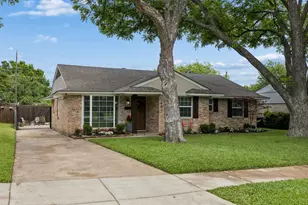 10677 Larchfield Ln, Dallas, TX 75238 - Photo 30