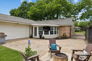 10677 Larchfield Ln, Dallas, TX 75238 - Photo 26