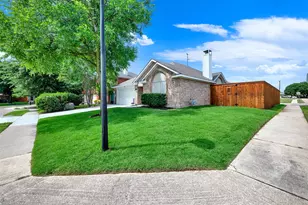 1410 Daffodil Ln, Lewisville, TX 75077 - Photo 2