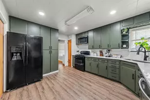 809 E Limestone Ave, Mart, TX 76664 - Photo 12