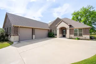 3201 Steamers Ct, Granbury, TX 76049 - Photo 2
