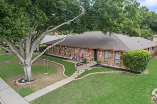 1420 Juniper Ln, Lewisville, TX 75077 - Photo 2