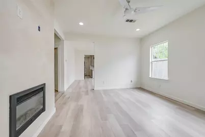 2109 Gould Avenue, Fort Worth, TX 76164 - Photo 6
