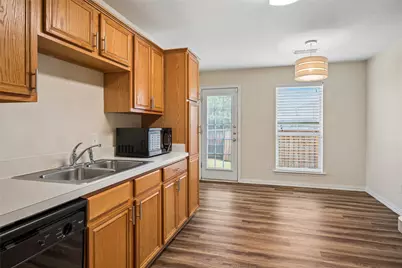 316 Matlock Meadow Drive, Arlington, TX 76002 - Photo 6