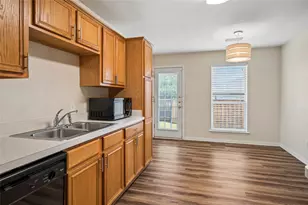 316 Matlock Meadow Dr, Arlington, TX 76002 - Photo 6