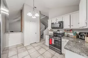 825 Ashmount Ln, Arlington, TX 76017 - Photo 8