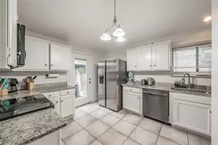 825 Ashmount Ln, Arlington, TX 76017 - Photo 6