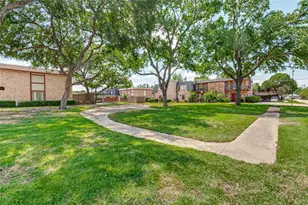 1813 E Grauwyler Road E, Irving, TX 75061 - Photo 2