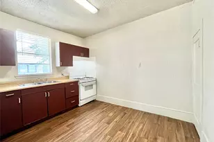 521 W Collins St, Denton, TX 76201 - Photo 6