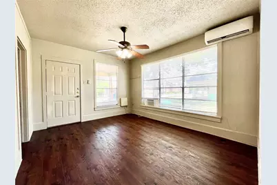 521 W Collins Street, Denton, TX 76201 - Photo 4