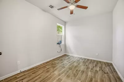 5721 San Jacinto Drive, Granbury, TX 76048 - Photo 12