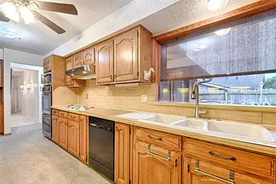 3705 Cranston Court E, Irving, TX 75062 - Photo 8