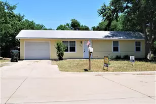 806 S 1st St, Sanger, TX 76266 - Photo 2