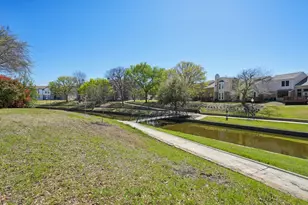 9354 Riverwalk Ln, Irving, TX 75063 - Photo 34