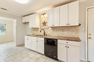 104 Lilac Ln, Gun Barrel City, TX 75156 - Photo 8