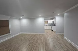 621 E 8th St, Bonham, TX 75418 - Photo 8