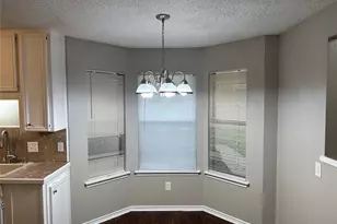 221 Arnold St, Crowley, TX 76036 - Photo 6