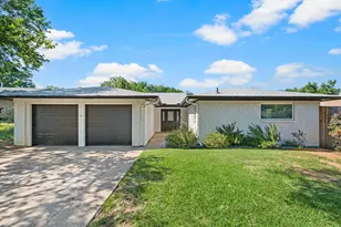 652 Oak Dr, Hurst, TX 76053 - Photo 2
