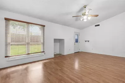 6228 Fernwood Drive, Arlington, TX 76001 - Photo 2