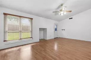 6228 Fernwood Dr, Arlington, TX 76001 - Photo 2