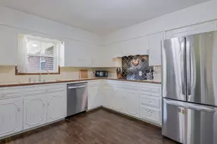 1905 Thomas Pl, Arlington, TX 76010 - Photo 10