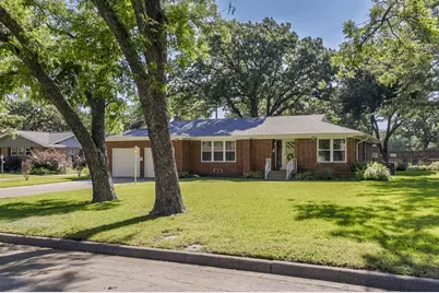 1905 Thomas Place, Arlington, TX 76010 - Photo 2