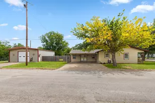 112 W Oak St, Olney, TX 76374 - Photo 32