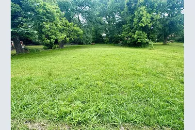 704 E 8th Street, Bonham, TX 75418 - Photo 1