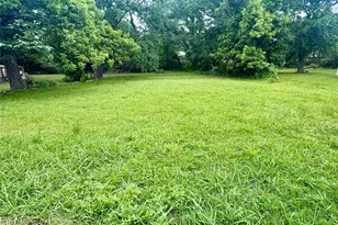 704 E 8th St, Bonham, TX 75418 - Photo 1
