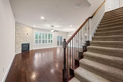 424 Hunt Drive, Lewisville, TX 75067 - Photo 2