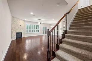 424 Hunt Dr, Lewisville, TX 75067 - Photo 2