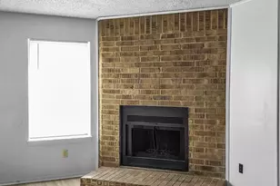 821 N Mesquite St, Arlington, TX 76011 - Photo 6
