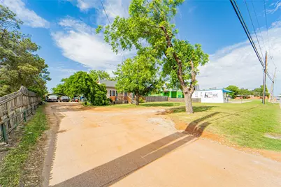 1404 W Walker Street, Breckenridge, TX 76424 - Photo 4